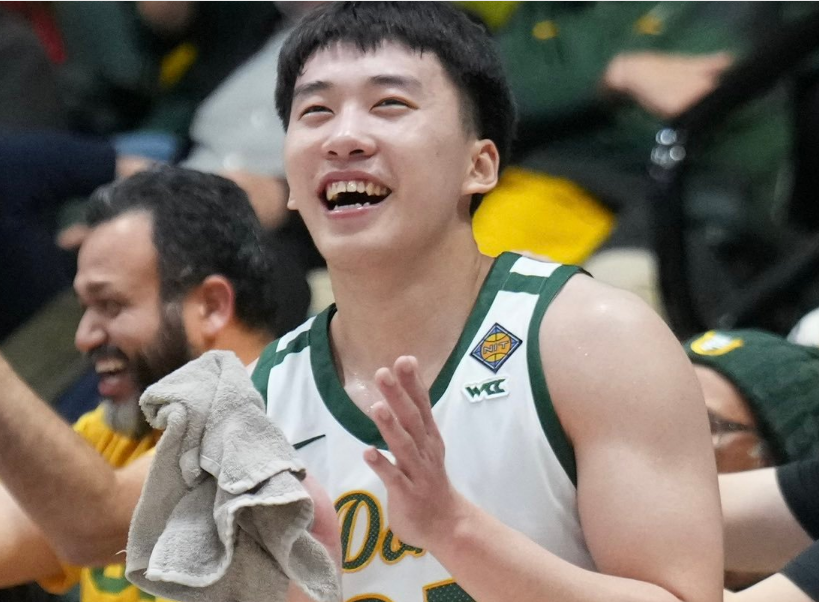 旧金山大学NCAA首秀98-53碾压，王俊杰赵维伦成中国男篮最稳双星？