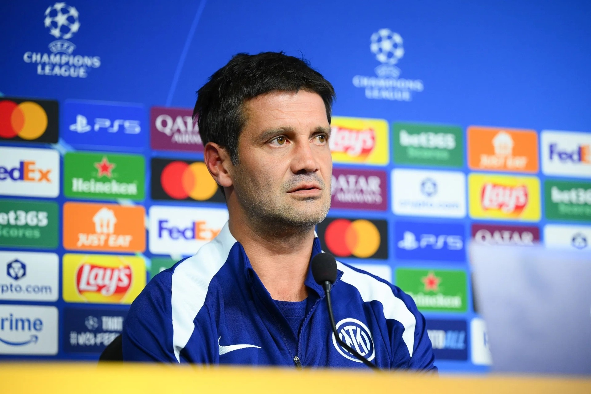 欧冠第4轮：北京时间11月6日04:00，国际米兰要怎么选阿坎吉还是德弗赖？