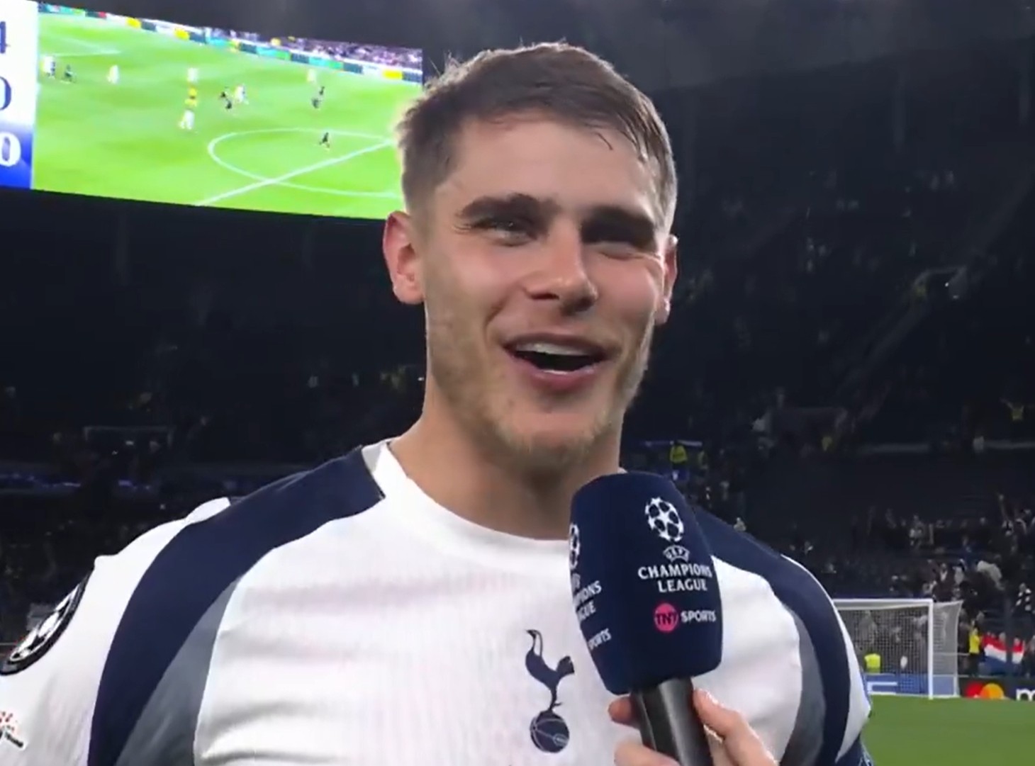 欧冠第4轮托特纳姆热刺4-0,范德芬这脚像英超级别的示威?