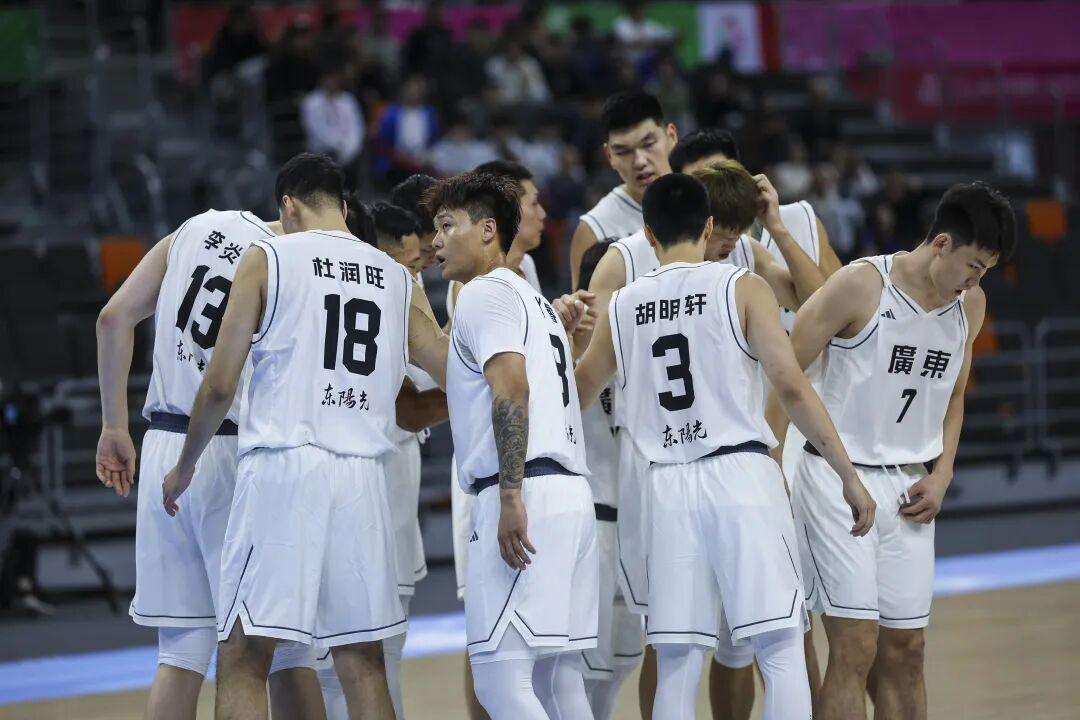 87-71！广东队开门红，赵睿16分徐杰19分，像英超冲刺还是NBA热身？