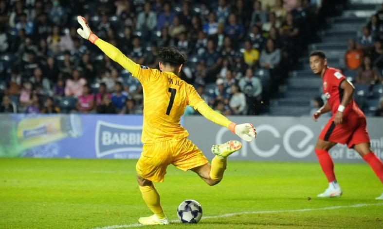 海港亚冠0-2拱手送分，中超领头羊被打脸，英超欧冠球迷都乐了