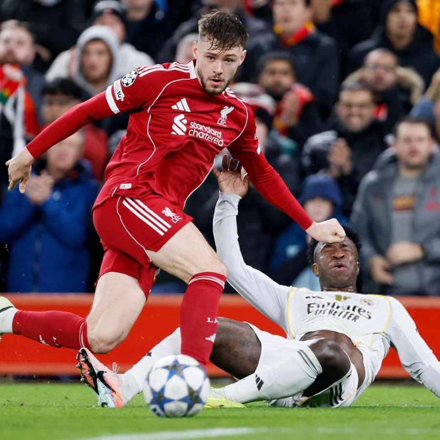 利物浦1-0击退皇家马德里，英超右后卫布拉德利把维尼修斯逼成哑巴