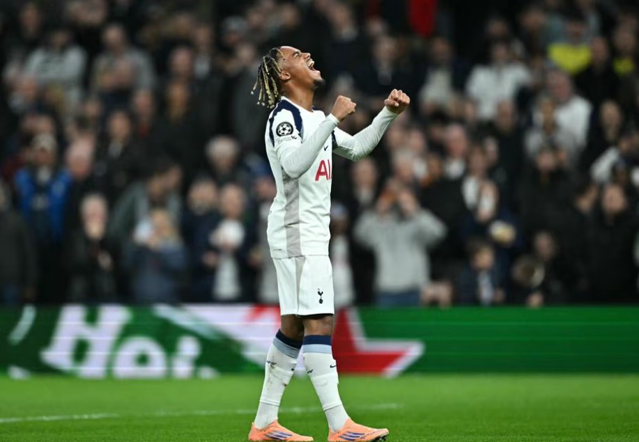 欧冠4-0！托特纳姆热刺主场爆发，奥多贝尔成第三年轻进球者