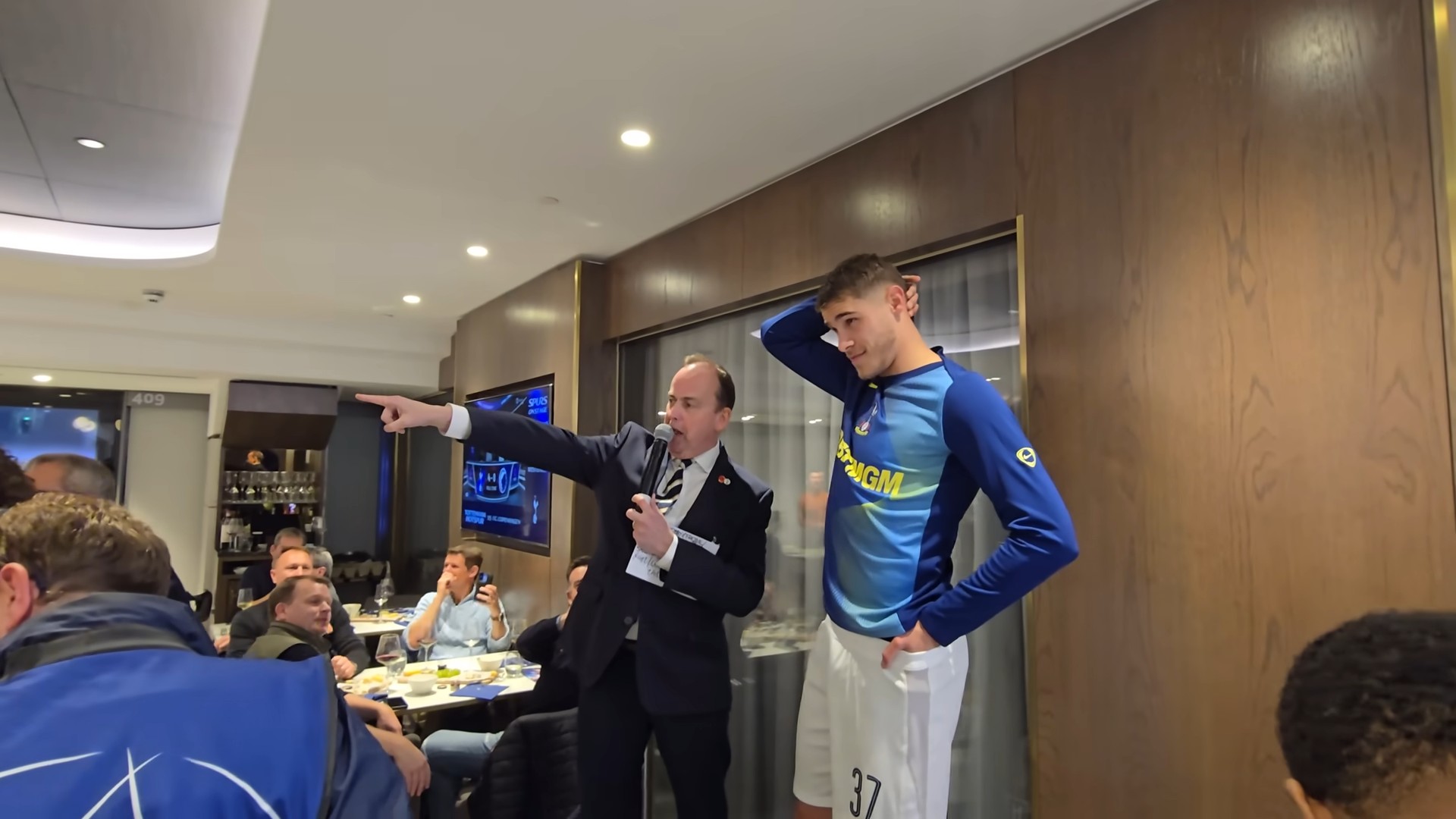 欧冠4-0横扫：托特纳姆热刺4球屠戮哥本哈根，范德芬成英超也能进球的后卫？