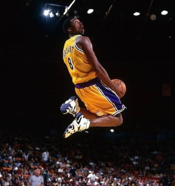 5冠对峙：NBA两大图腾，科比·布莱恩特还是魔术师约翰逊才是湖人之最？