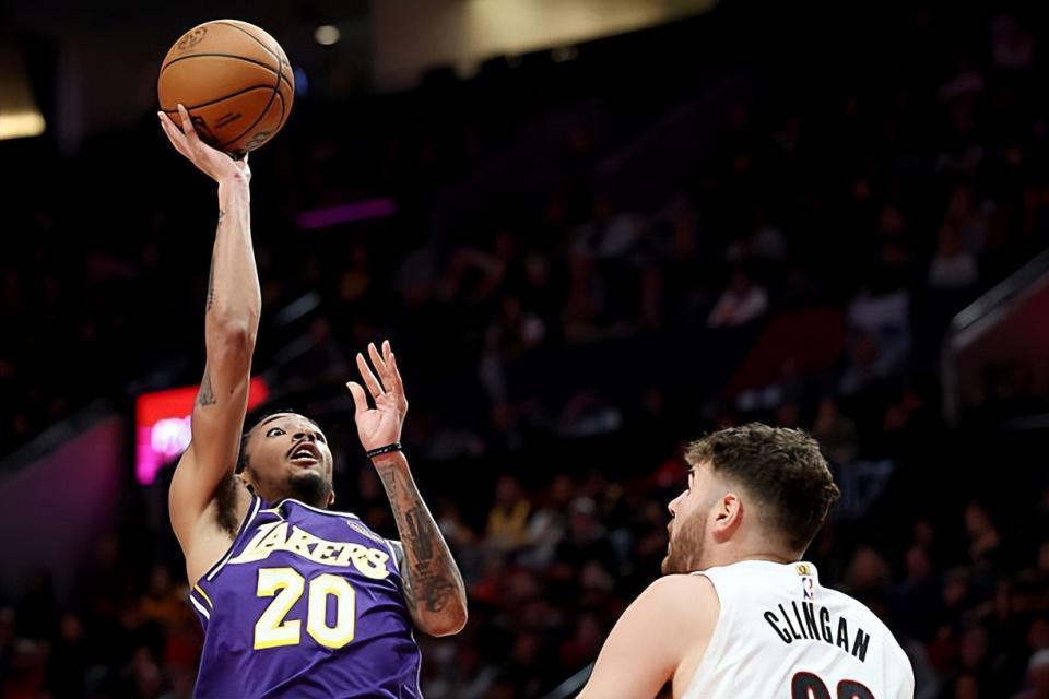 123-115！湖人4连胜，NBA里小尼克-史密斯双向合同变现25分