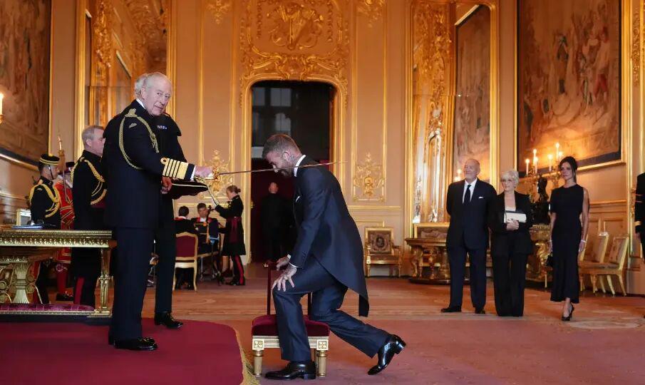 11月4日爵士封号，英超传奇大卫·贝克汉姆被查尔斯国王按下礼帽