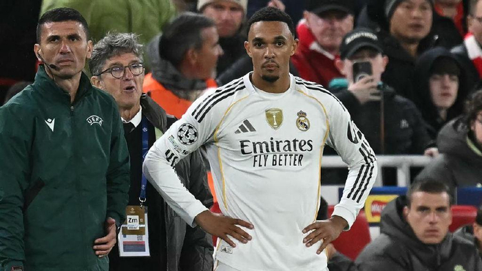 27岁阿诺德回安菲尔德被狂嘘，欧冠1-0把利物浦球迷点燃