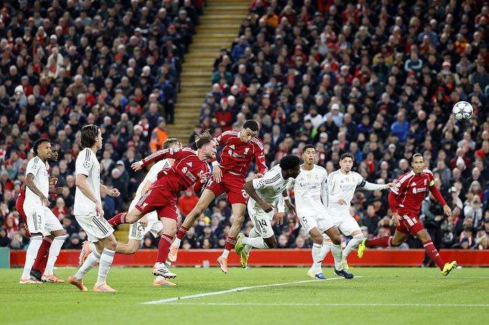 利物浦1-0皇马，英超节奏把豪门按在定位球下