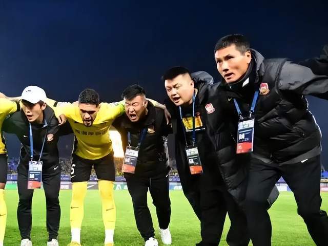 邵佳一1赛季保级戏码成热点，国足主帅归属让中超和英超球迷都来凑热闹