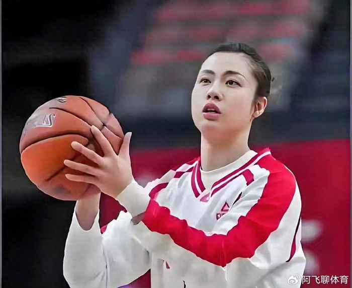 陈晓佳身兼2职，WCBA教练球员能带江苏过四川广东两座大山？