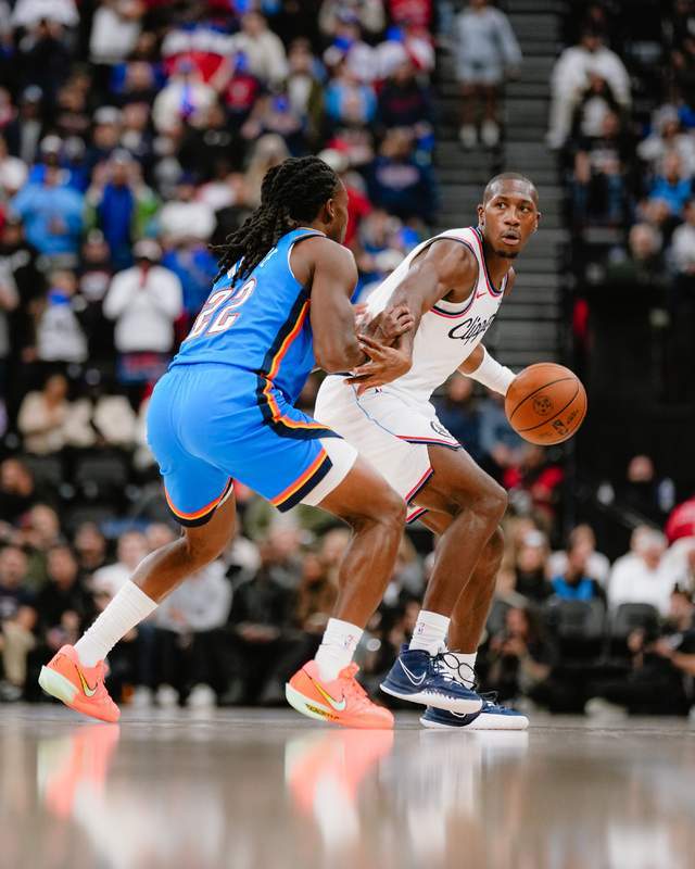 北京时间11月5日NBA：快船队半场57-56领先，科林斯成奇兵