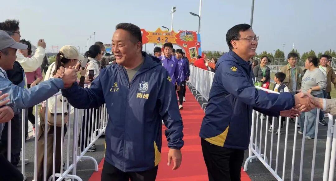 南通队14年筑梦，亚军一枚奖牌能给中国足球更多光芒吗（含英超对比）