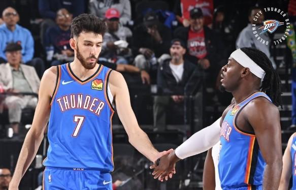 雷霆8连胜开局！NBA赛场被碾压，连勇士15-16开局都被对比