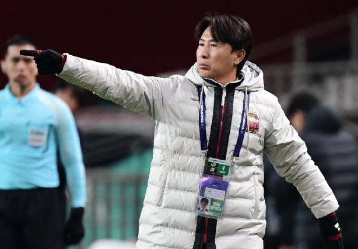 首尔0-0成都，亚冠锋线崩盘伤口明显，金基东竟承认进攻像挖掘机不开工？