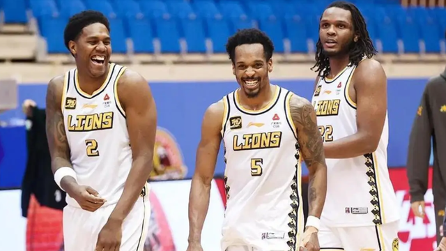 浙江广厦4外援到位，卡尔顿回归能成CBA卫冕保命还是豪赌？郭艾伦话题被拉进来