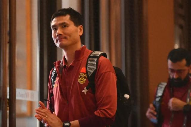 1次换帅风波：邵佳一能把英超那套带到中国男足吗