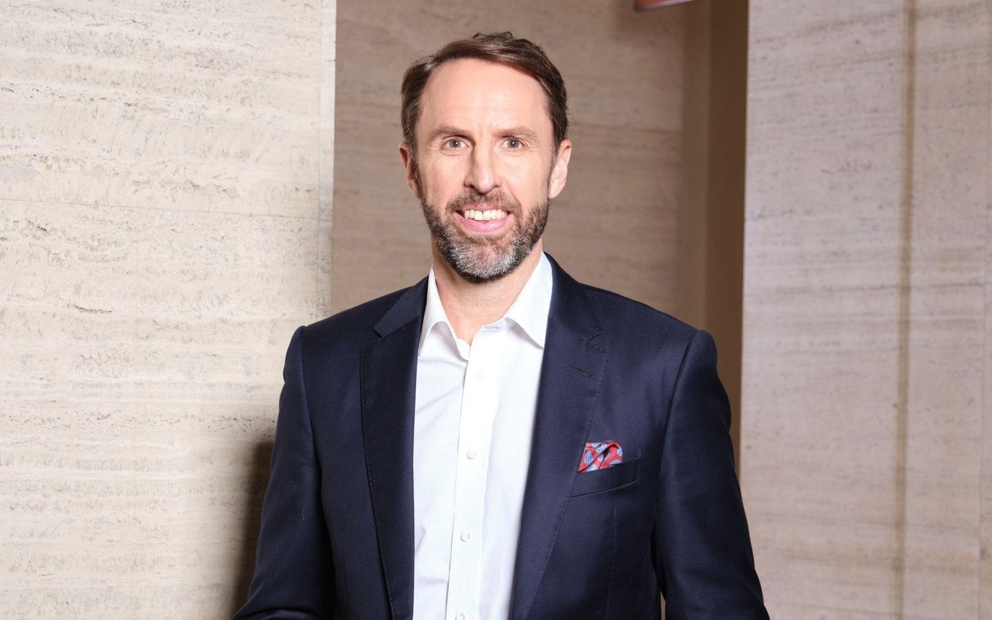 索斯盖特离任8年那杯啤酒：英超情怀撞上英格兰裂痕