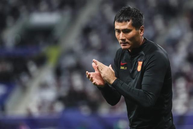 29轮9胜10平，邵佳一接掌国足：中超到英超式学习能救中国足球？