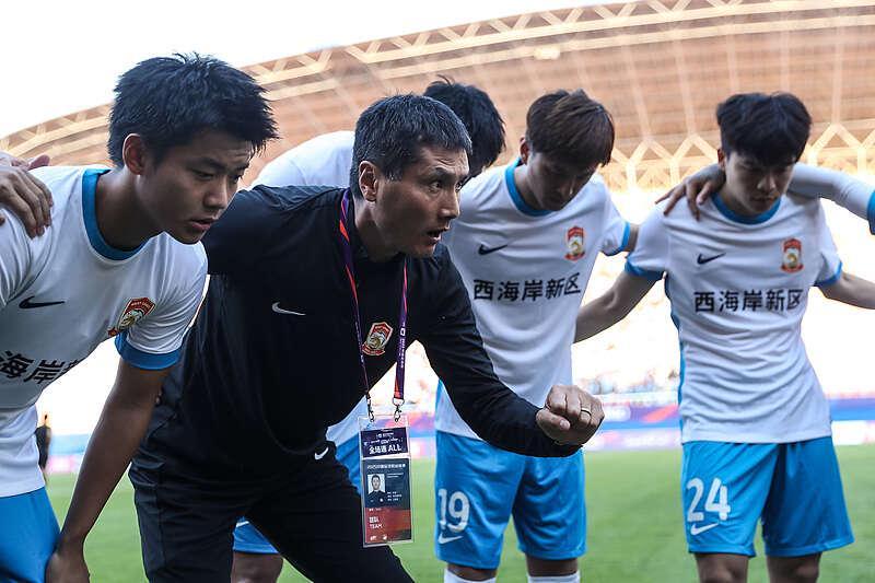 45岁本土上位：邵佳一凭29轮9胜的中超联赛履历被中国足协押注