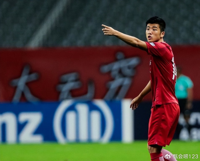 亚冠4场仅1分，上海海港进攻崩盘，李圣龙顶不住武磊缺席