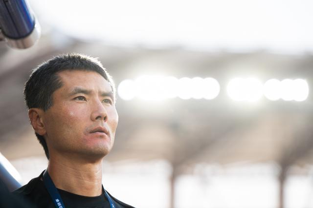 45岁邵佳一接任国足主帅：中超37分教练能把国家队带到亚洲杯吗？