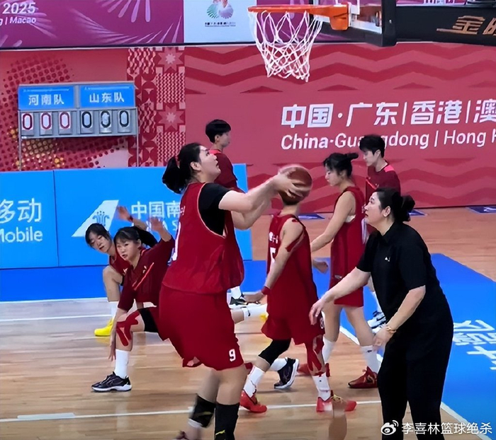 26分11中！2米26女篮新星首秀，山东队像NBA巨塔还英超式碾压？