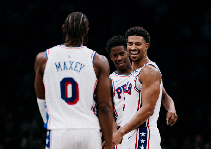 雷霆8连胜把NBA搅黄了，恩比德和马克西到底在打什么？