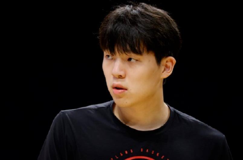 杨瀚森1天双进出：被下放又召回，波特兰开拓者队这操作让NBA球迷抓狂