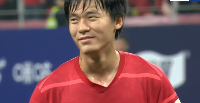 中超1比2：成都被艾堃两次错判坑了，VAR和足协谁背锅？