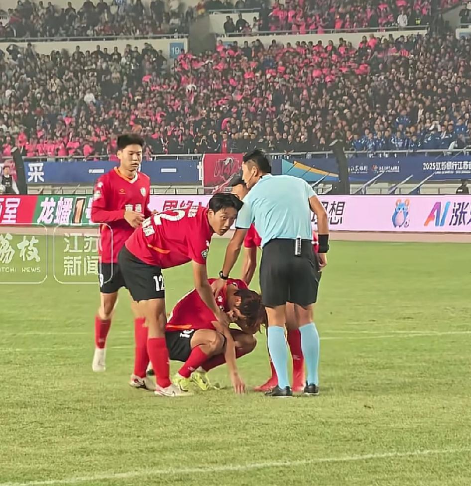 决赛点球第五轮：南通队落泪，泰州队像英超黑马2连胜