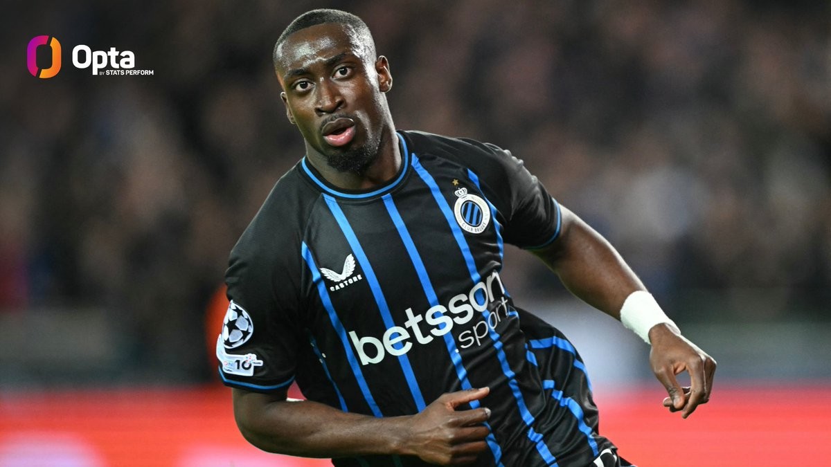 欧冠第4轮：布鲁日2-1领先巴塞罗那，21岁卡洛斯-福布斯打破贝克汉姆纪录