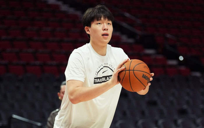 5分钟纪录让人无语：杨瀚森在开拓者的NBA生存课，谁来负责？