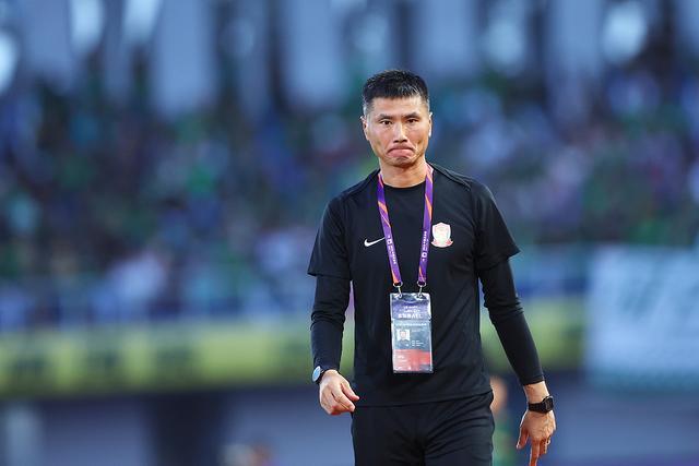 中超29轮9胜10平10负，邵佳一出任国足主帅，45岁教练能扛起国足吗？