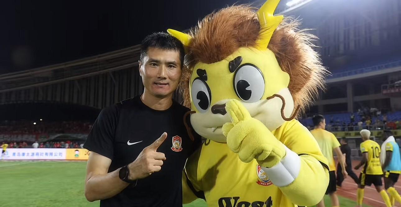 11月5日邵佳一当选国足主帅：土帅能靠中超、德甲背景翻身吗