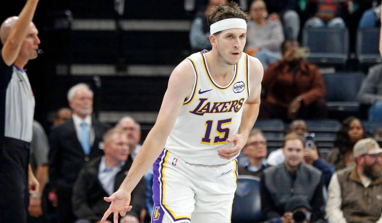 奥斯汀7场场均31.1分，NBA湖人到底要不要把里夫斯当家？