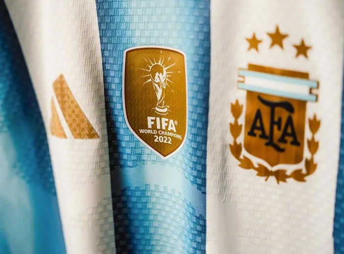 1978、1986、2022三代传承：阿根廷新球衣亮相，英超球迷笑了