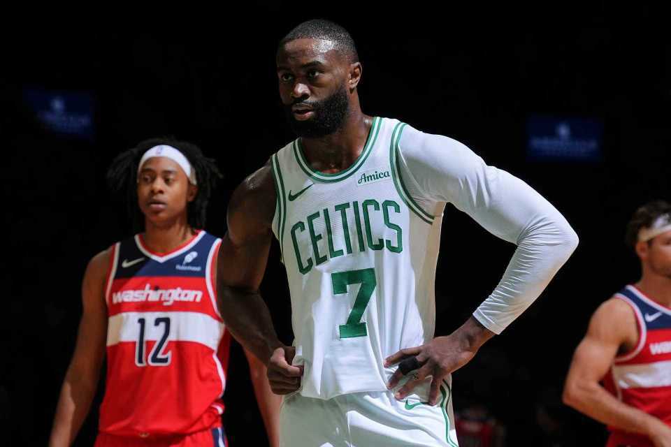 136分绿军团队碾压奇才，泰勒·布朗三节35分还要人夸？NBA又是一场教科书式打脸