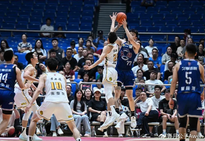 32分13板的李弘权，上海要他还是张镇麟？CBA比NBA更现实