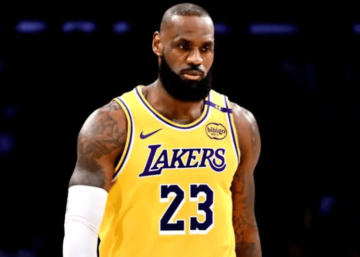 詹姆斯或缺席5场客战，湖人冲冠节奏被搅动，NBA话题炸开了