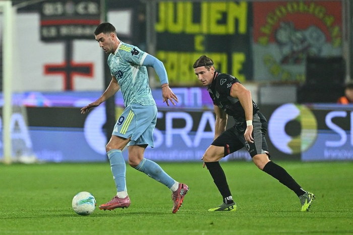 弗拉霍维奇成足坛稀缺货？25岁中锋被巴塞罗那、拜仁和热刺围追堵截英超争锋