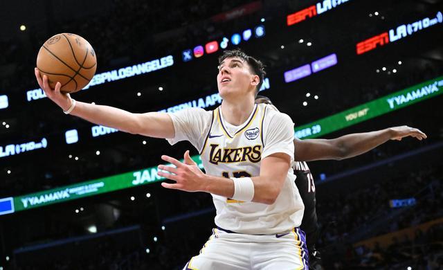 湖人赛季前8场6人25+，NBA究竟该慌还是该乐？