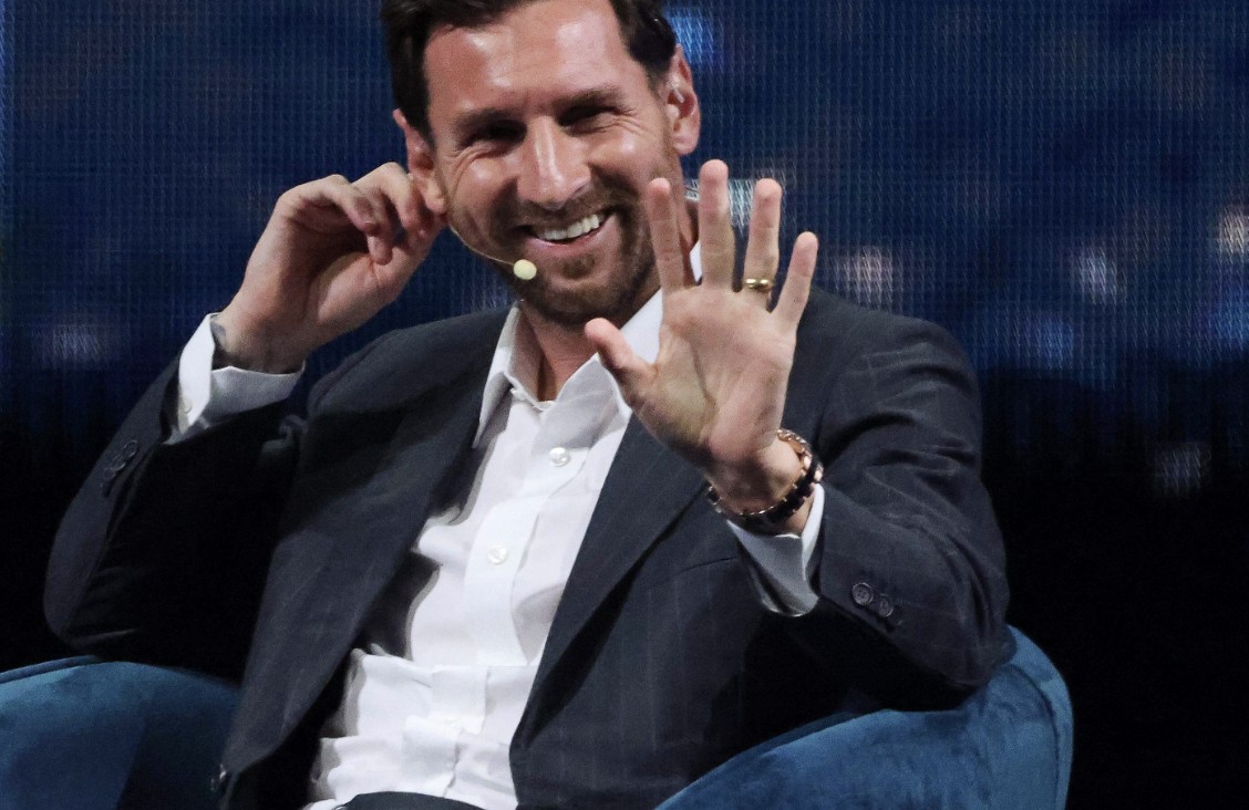 11/05迈阿密舞台：梅西谈世界杯、家庭与MLS续约到2028，巴塞罗那到巴黎的两端人生