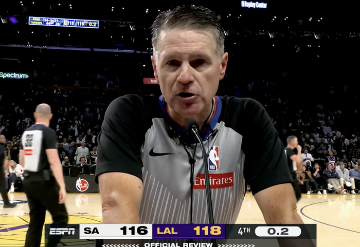 点球首轮1次失误，球员首罚未中引观众笑声比英超还尴尬