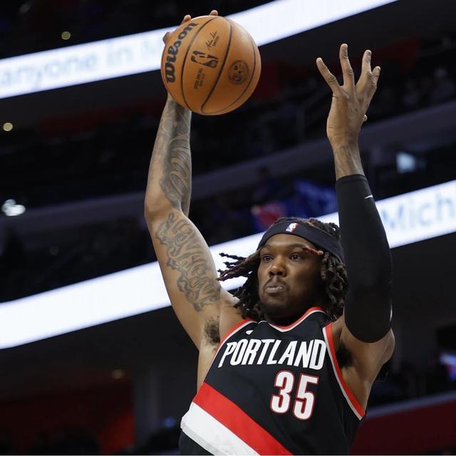 121-119终结雷霆8连胜，NBA这场像肥皂剧：替补之争比进攻还精彩