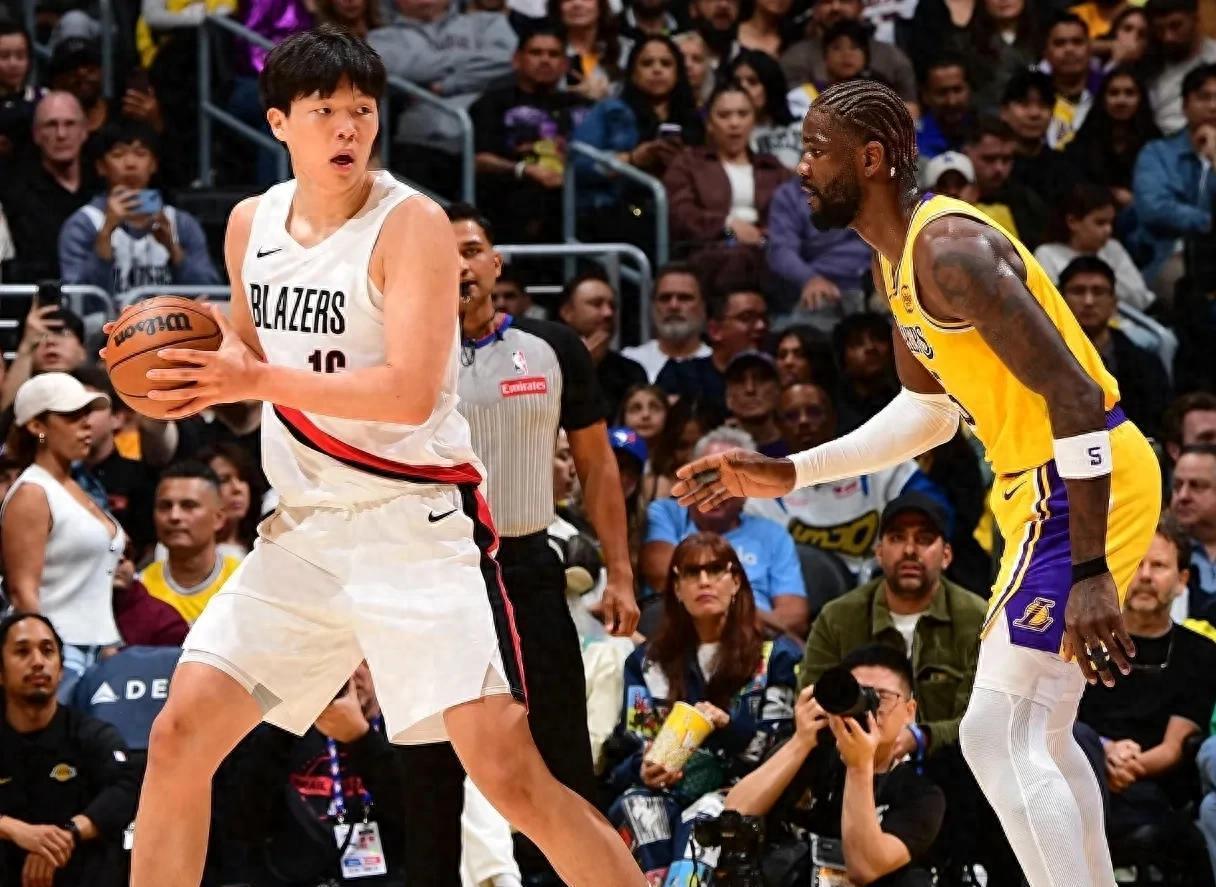 20岁杨瀚森NBA下放4天又召回，开拓者这套路是捧还是真的坑？