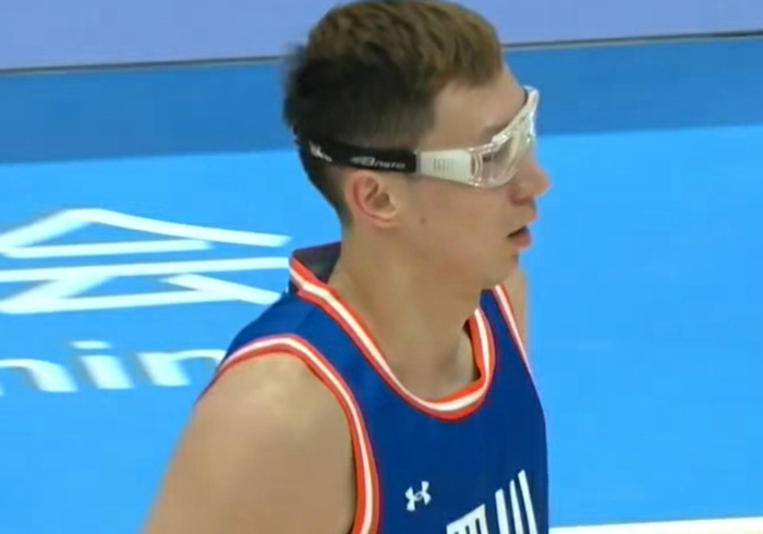 四川6人上双、58分内线碾压，中国香港被打懵，CBA球迷比NBA还激动