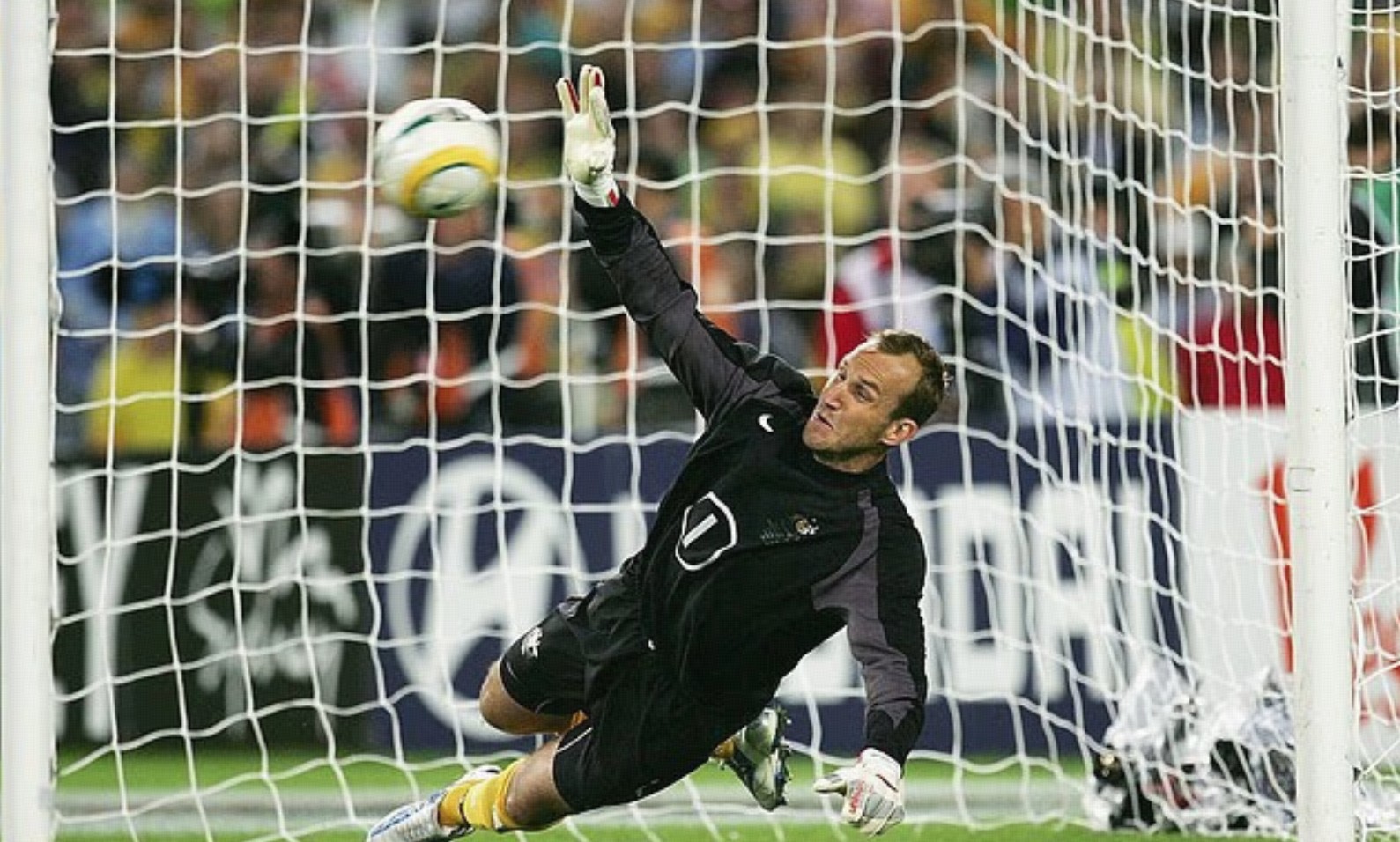 澳超20年观众下滑：施瓦泽直言5月到10月长假荒唐，英超都笑了