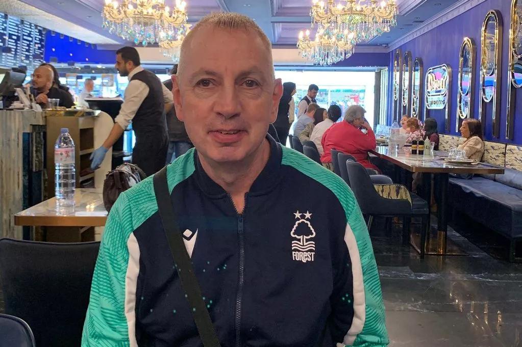 2-2平局后列车暴力：诺丁汉森林球迷被刺，马里纳基斯掏1万英镑救场，英超球迷群情激愤