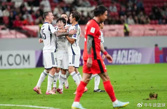 上海海港0-2出局，亚冠1分尴尬压垮中超面子，三连冠当遮羞布？